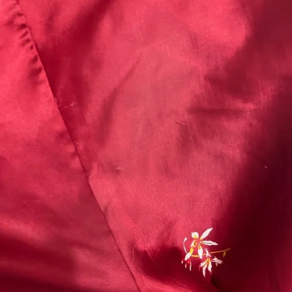 Elegant Red Kimono with Crane Design - Picture 7 of 11